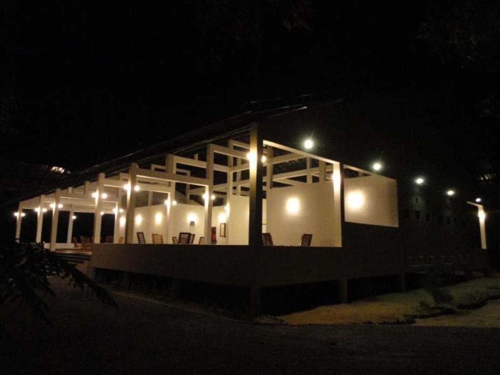 Naaval Hotel Batticaloa Exterior foto