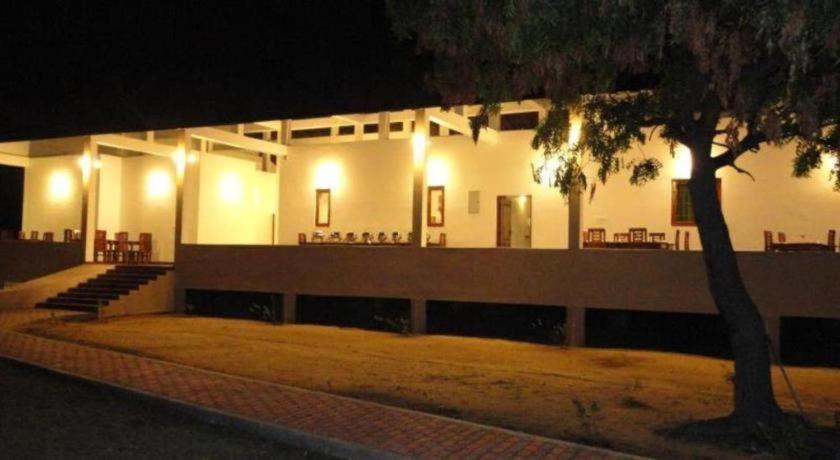 Naaval Hotel Batticaloa Exterior foto