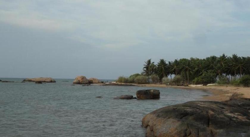 Naaval Hotel Batticaloa Exterior foto