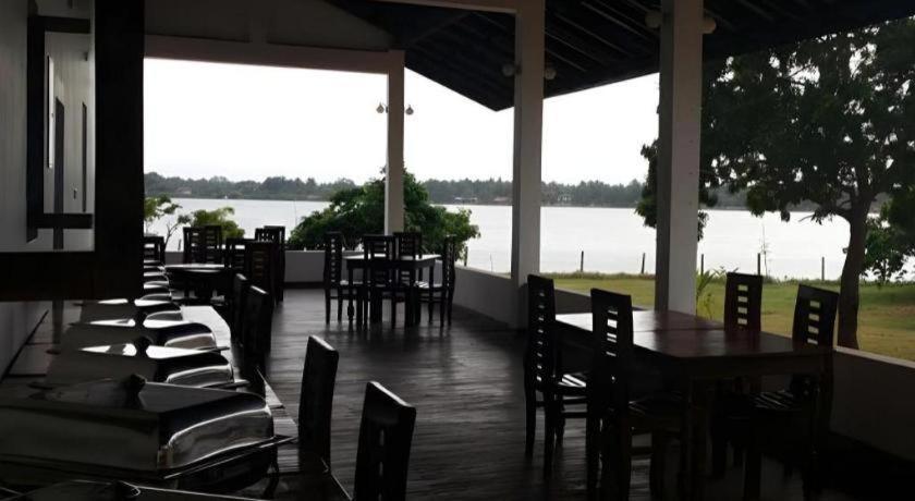 Naaval Hotel Batticaloa Exterior foto