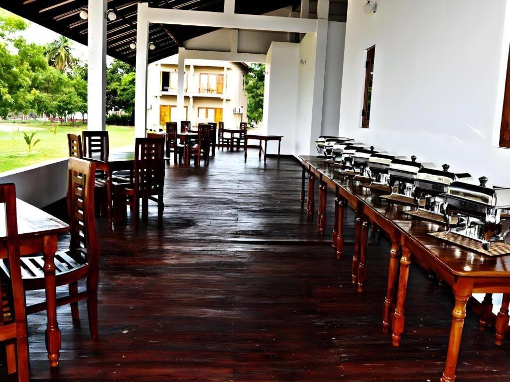 Naaval Hotel Batticaloa Exterior foto